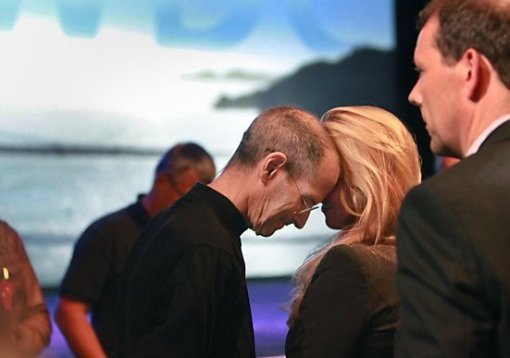 스티브잡스 사망에 ‘아이폰4S = iPhone For Steve’라는 얘기까지…기사 