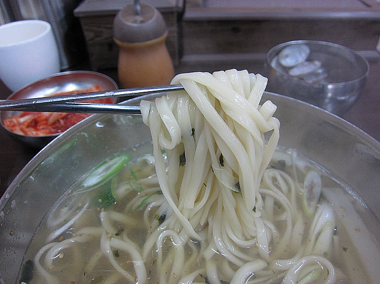 풍성한칼국수 이미지