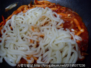굶지말고 볶으세요! 초스피드로 폼나는 볶음우동 만드는법>_