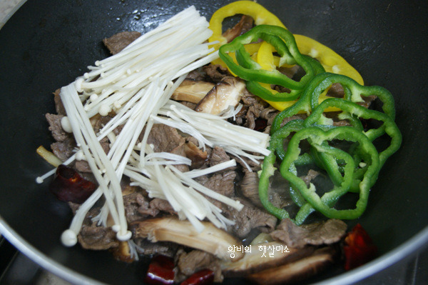 밥 한 그릇 뚝딱 비우게 하는 육우 쇠고기 요리 4가지 ♪