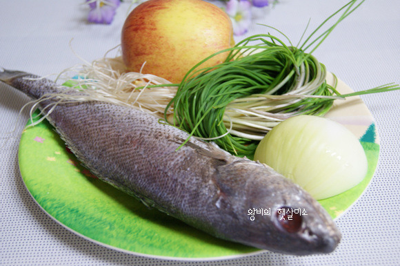 제철 맞은 민어로 양념 조림 만들었어요