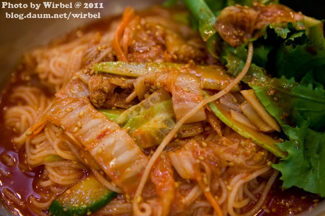 매콤한 비빔국수와 편육이 맛있는 그곳! 분당에서 이곳을 모르면 간첩!