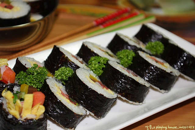 눈으로도 홀리고 맛으로도 홀려요- 봄꽃으로 둔갑한 여우 김밥