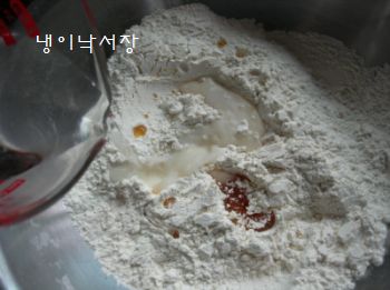 고구마가 콕콕~쌀가루로 만든 메이플 스월
