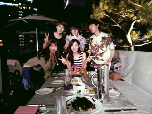[PIC][27/06/2012] Seo Hyun tổ chức sinh nhật bên gia đinh SM 172C35434FE9CB431E4F16