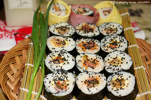 만인에게 사랑받는 김치김밥,, 손 쉬워서 더욱 좋다지요^^