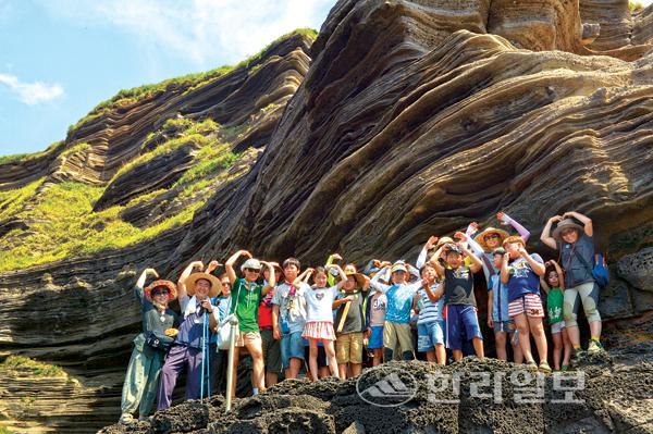 지질학교과서 '수월봉'에서 29일 지질공원 트레일 개막