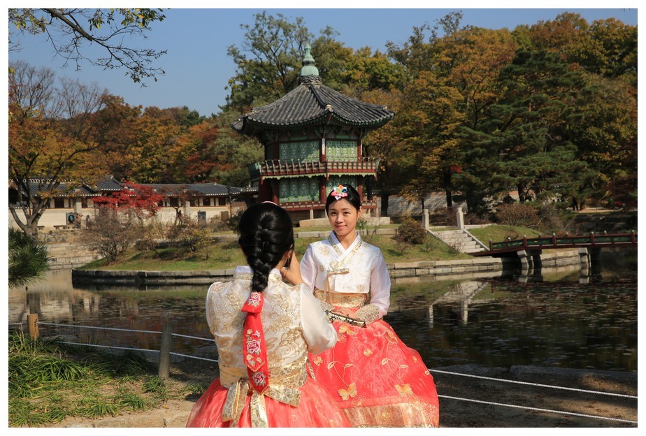 향원정의 붉은 단풍은 국모의 단심인가......