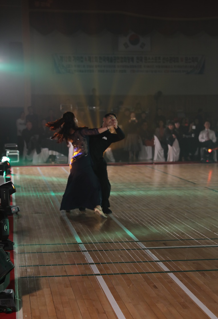 제12회가야컵 제2회 협회장배 댄스스포츠대회및파티//특별초청시범(안정원&장현아)