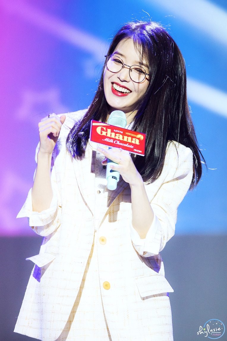 아이유 - 190302 가나 팬미팅