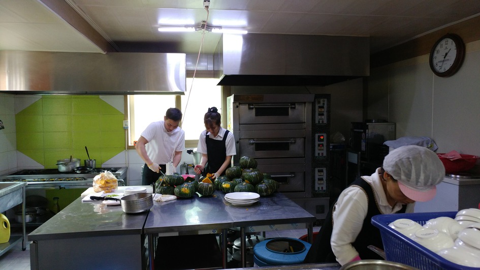 음식 맛이 기막힘에 허허웃고 사람 사는 맛이 기막힘에 허허웃고 나오게 되는 강릉 허허사랑