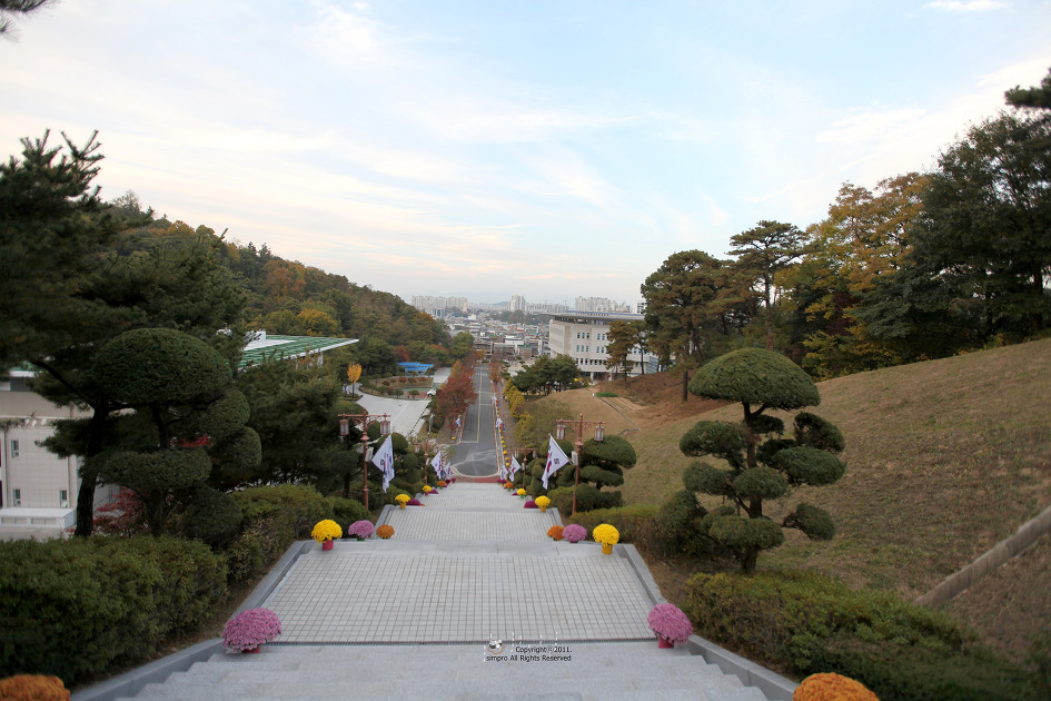 11월 3일 학생독립운동기념일을 맞아 참배한 광주서구 학생독립운동기념탑