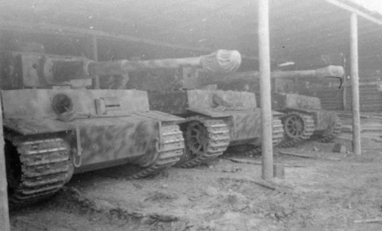 독일 타이거-1 전차 에어 컴프레서 스프레이 위장 채색 - German Tiger-1 Tank Air compressor for spray camouflaged painting