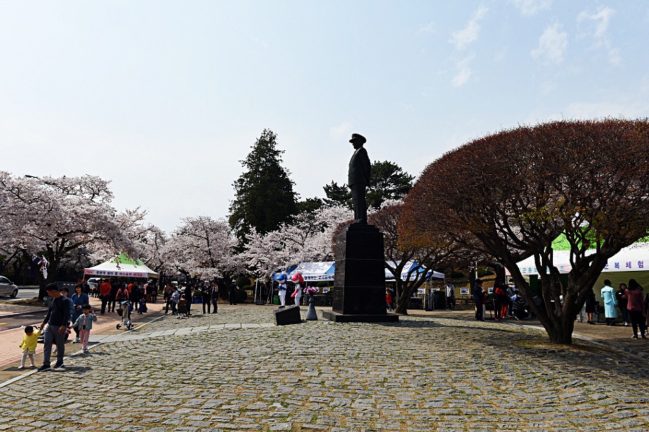 진해벚꽃축제 2019 진해군항제 제황산공원 진해탑전망대 북원로터리 충무공이순신동상 진해기지사령부
