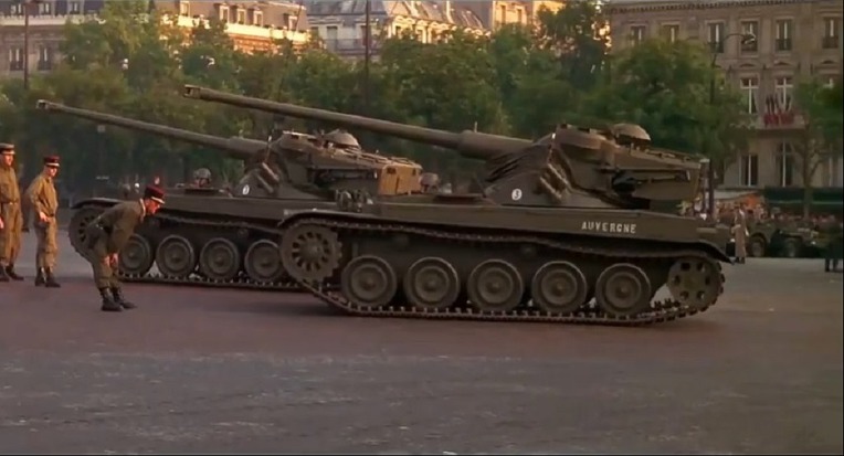 파리 개선문의 프랑스 육군 AMX-13 경전차 (자칼의 날: 1973) - French Army AMX-13 Light Tank in the Paris / The day of the Jakal(1973)