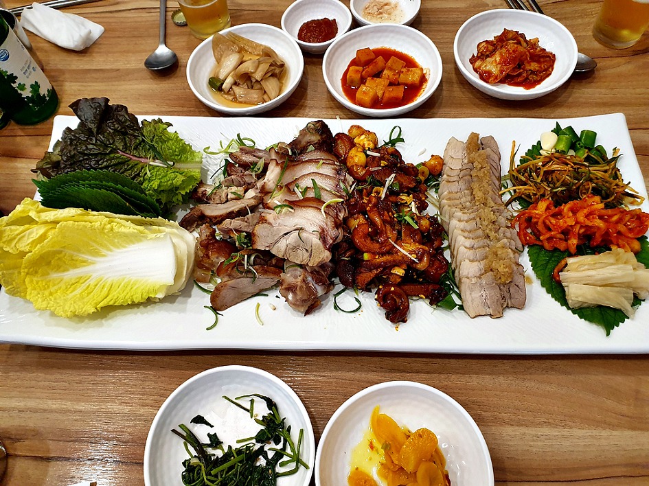 족발 모듬세트, 들깨칼국수, 청와칼국수