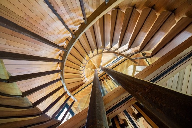 자연과 하나된독특한 디자인의 목조주택 